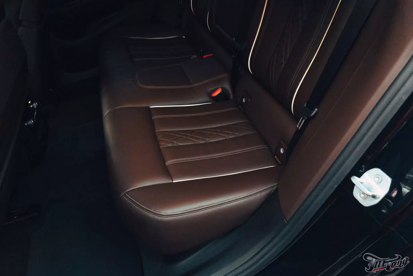 Оклейка полиуретаном BMW 630d GT, чистка и покрытие керамикой кожи